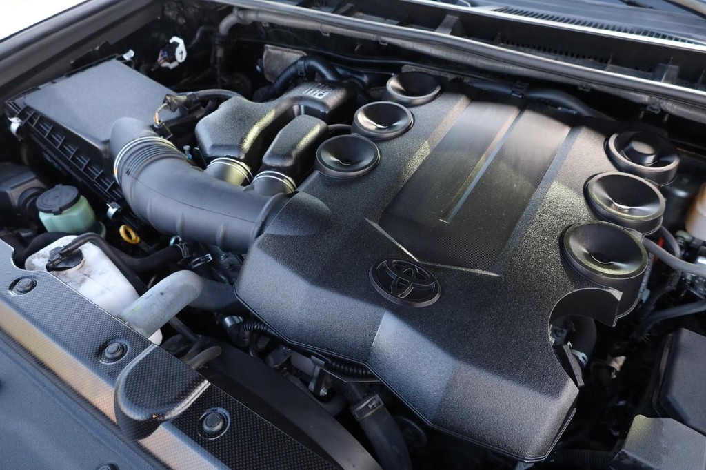 Toyota 4Runner Vehicle Full-screen Gallery Image 27