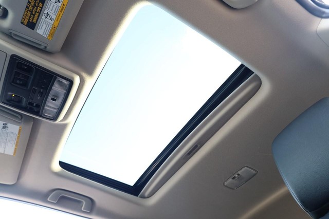 Toyota 4Runner Vehicle Image 09