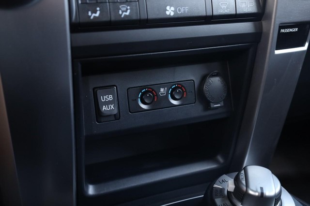 Toyota 4Runner Vehicle Image 16
