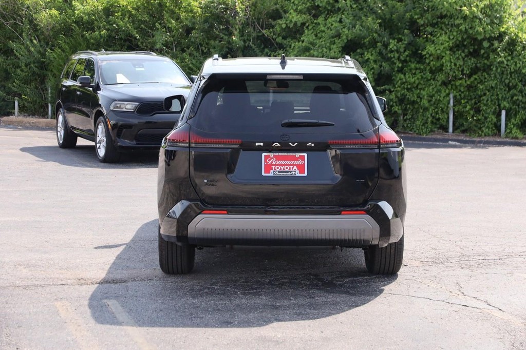 Toyota RAV4 Vehicle Full-screen Gallery Image 6