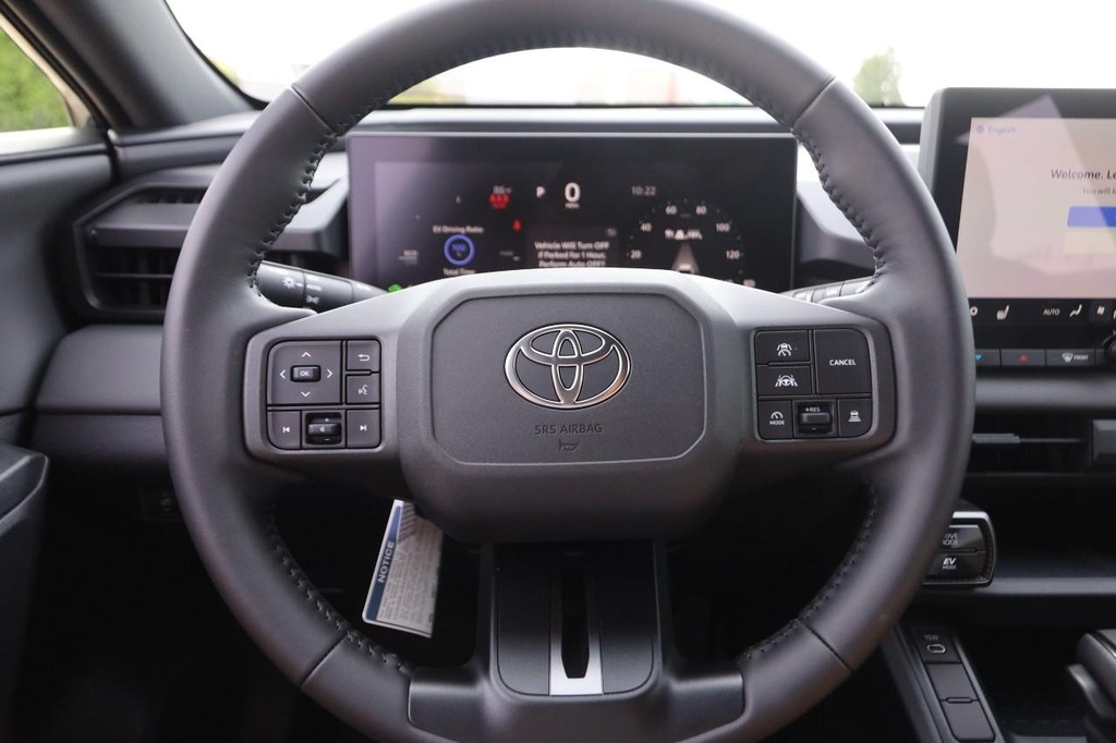 Toyota RAV4 Vehicle Full-screen Gallery Image 10