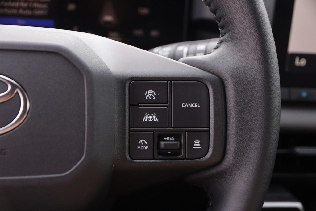 Toyota RAV4 Vehicle Full-screen Gallery Image 12