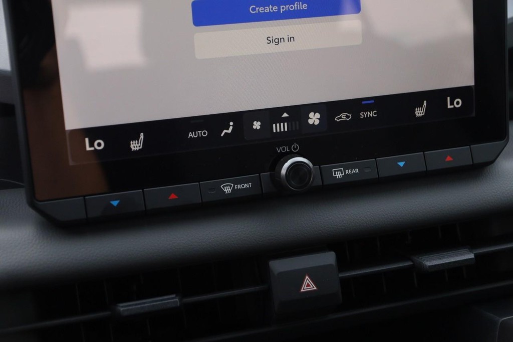 Toyota RAV4 Vehicle Full-screen Gallery Image 17