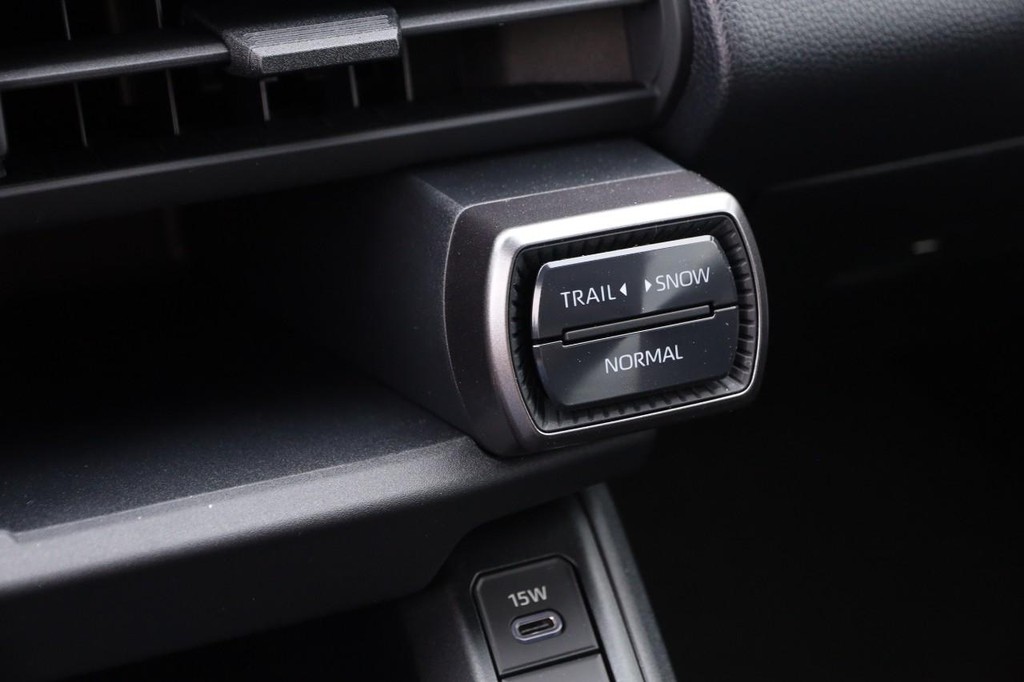 Toyota RAV4 Vehicle Full-screen Gallery Image 19