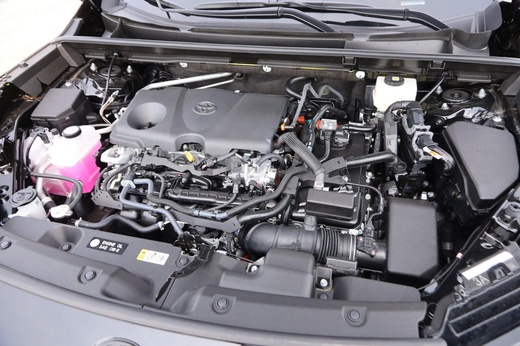 Toyota RAV4 Vehicle Full-screen Gallery Image 28