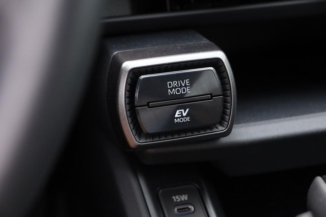 Toyota RAV4 Vehicle Image 18