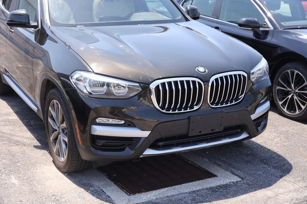 BMW X3 Vehicle Full-screen Gallery Image 02