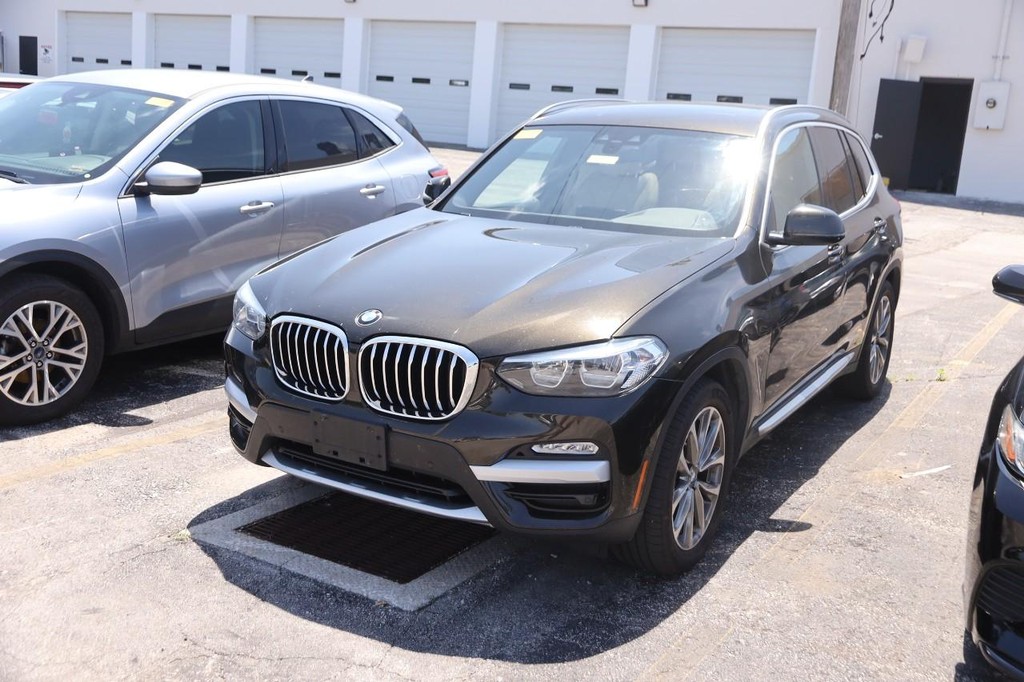 BMW X3 Vehicle Full-screen Gallery Image 04