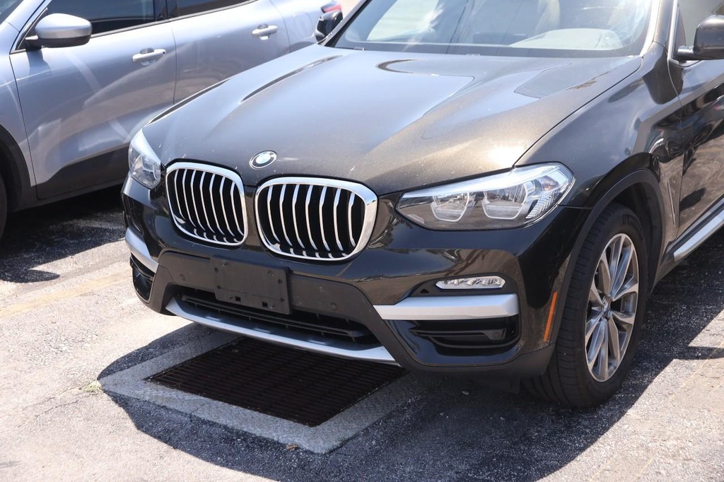 BMW X3 Vehicle Full-screen Gallery Image 05