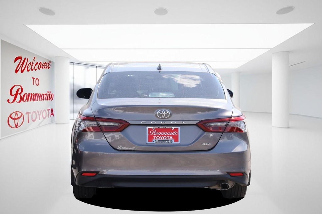 Toyota Camry Vehicle Full-screen Gallery Image 6