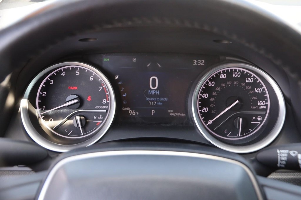 Toyota Camry Vehicle Full-screen Gallery Image 13
