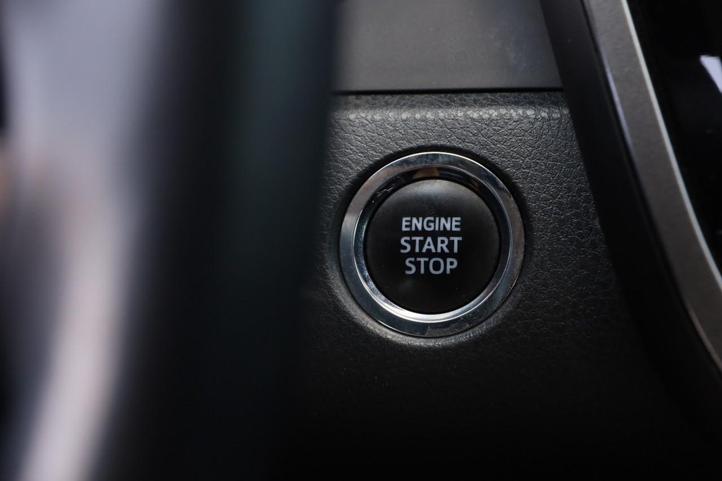 Toyota Camry Vehicle Full-screen Gallery Image 14