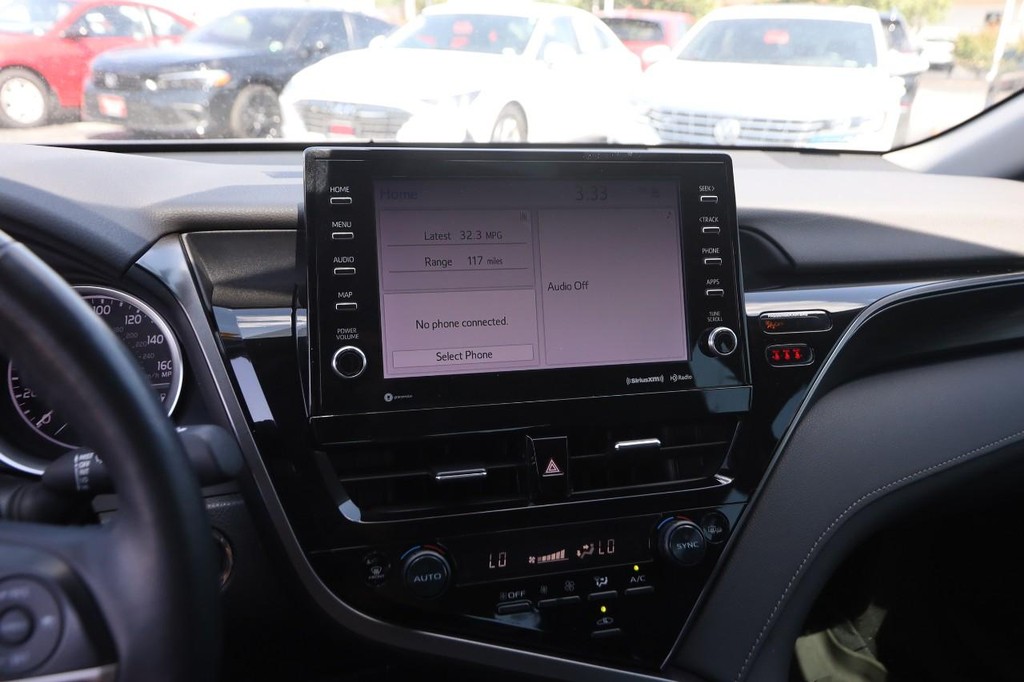 Toyota Camry Vehicle Full-screen Gallery Image 15