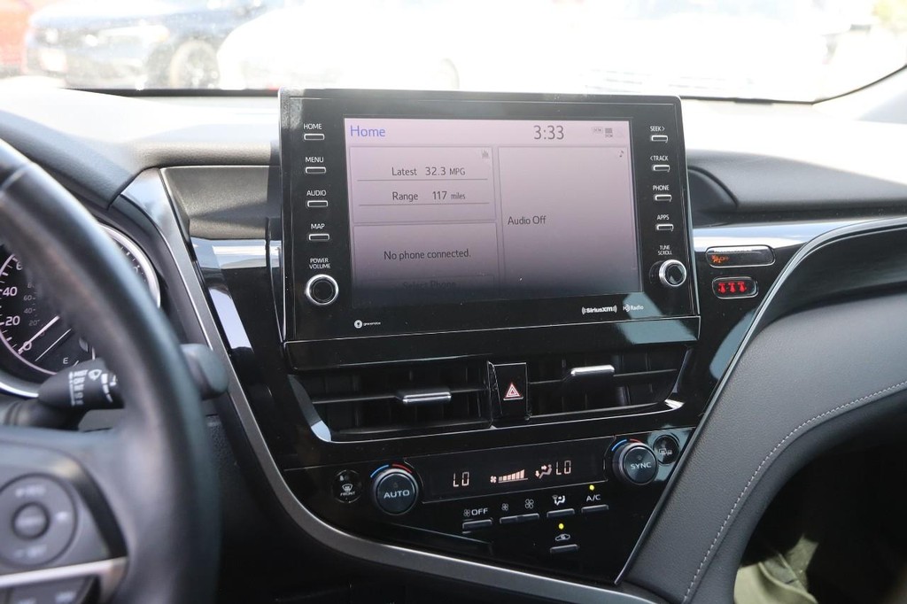 Toyota Camry Vehicle Full-screen Gallery Image 16