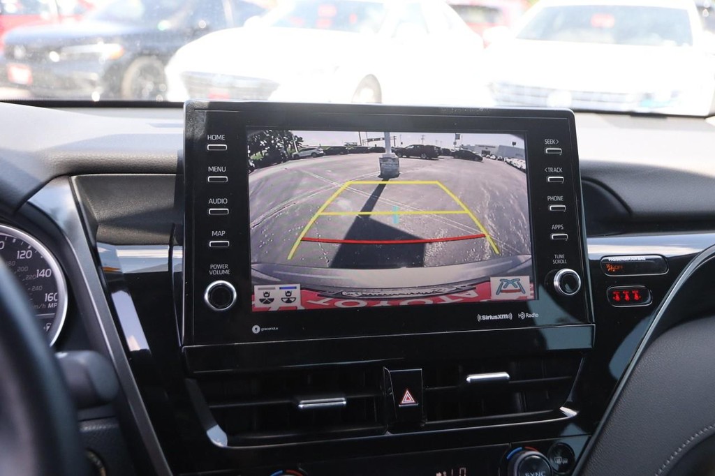 Toyota Camry Vehicle Full-screen Gallery Image 17