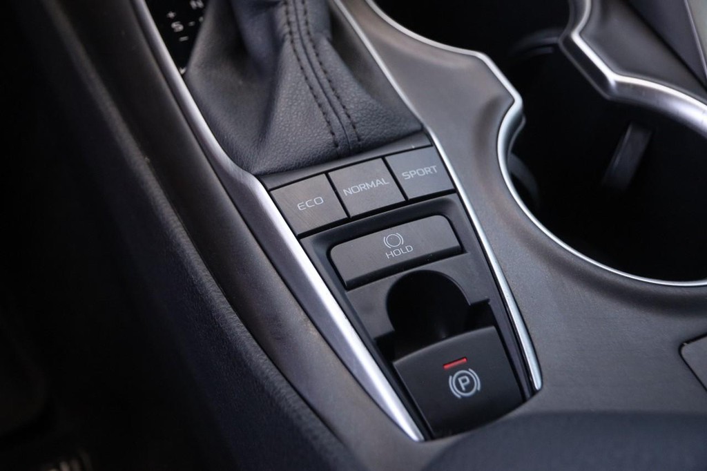 Toyota Camry Vehicle Full-screen Gallery Image 19