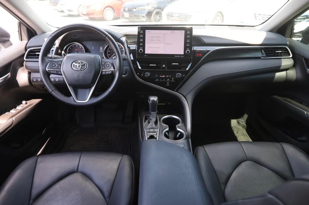 Toyota Camry Vehicle Full-screen Gallery Image 22