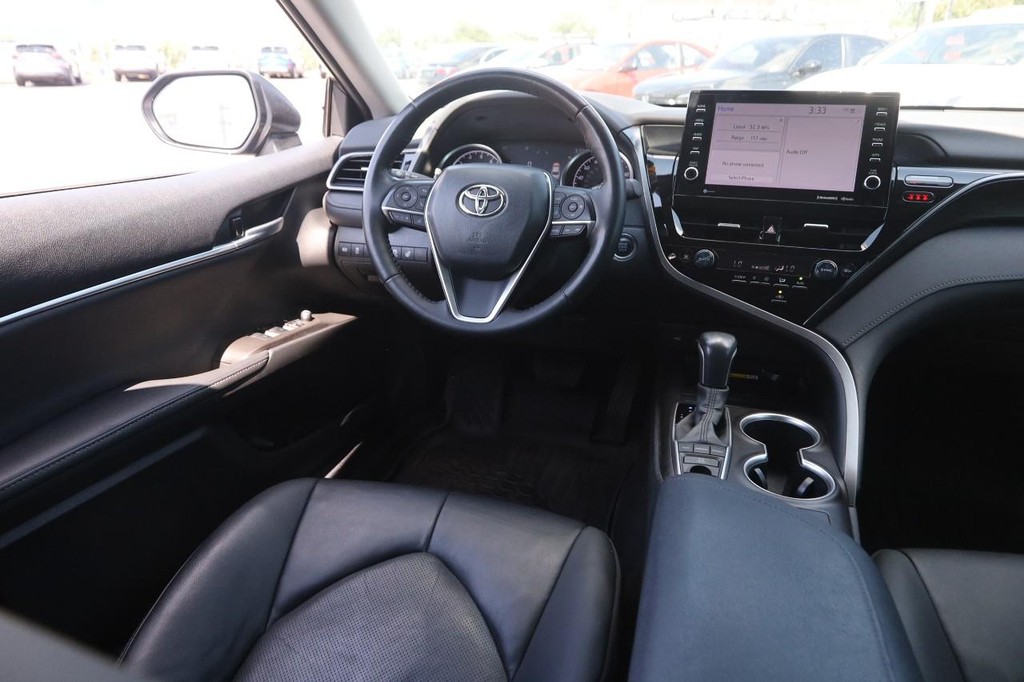 Toyota Camry Vehicle Full-screen Gallery Image 23