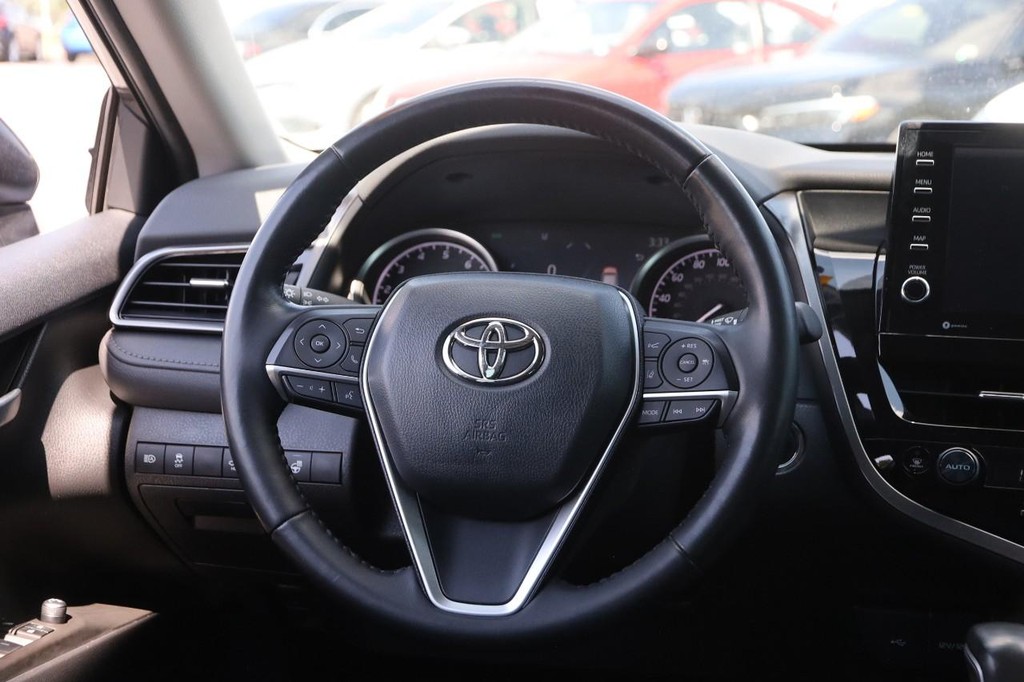 Toyota Camry Vehicle Full-screen Gallery Image 24