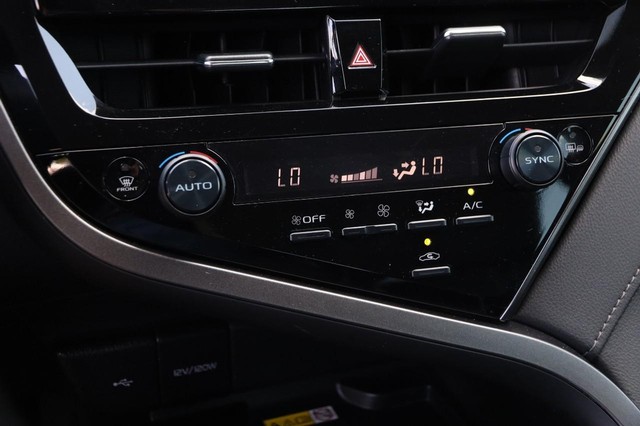 Toyota Camry Vehicle Image 18