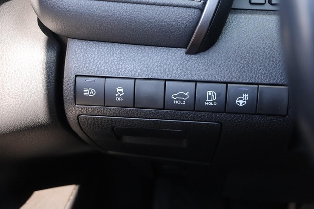 Toyota Camry Vehicle Image 21