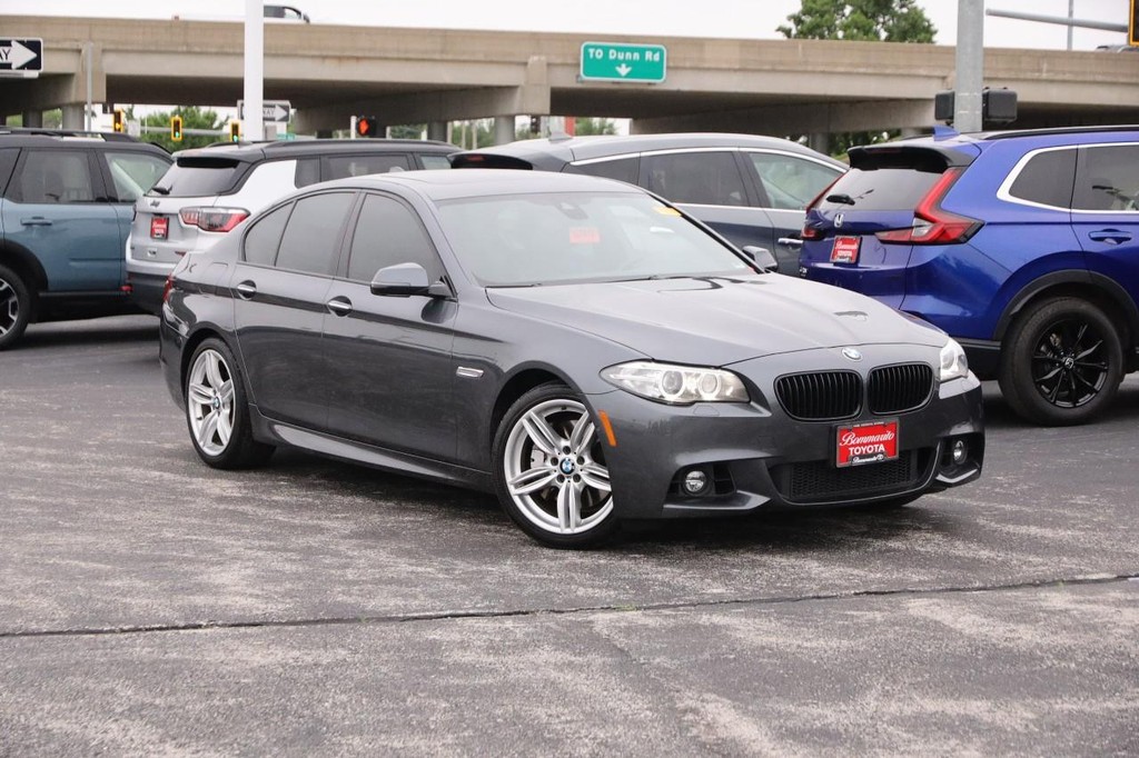 BMW 5 Series Vehicle Full-screen Gallery Image 02