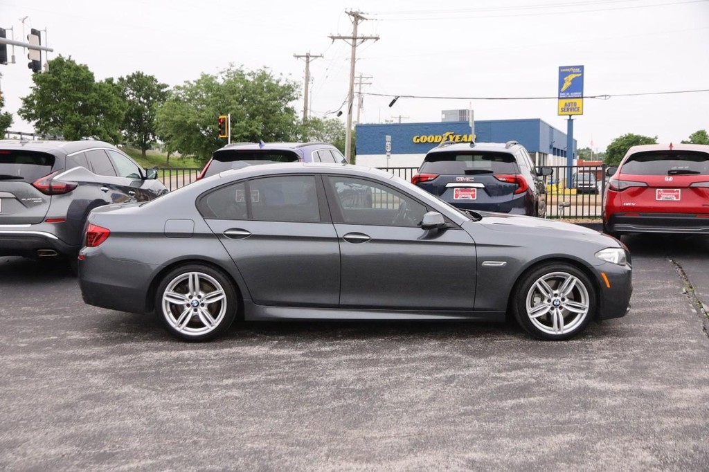 BMW 5 Series Vehicle Full-screen Gallery Image 05