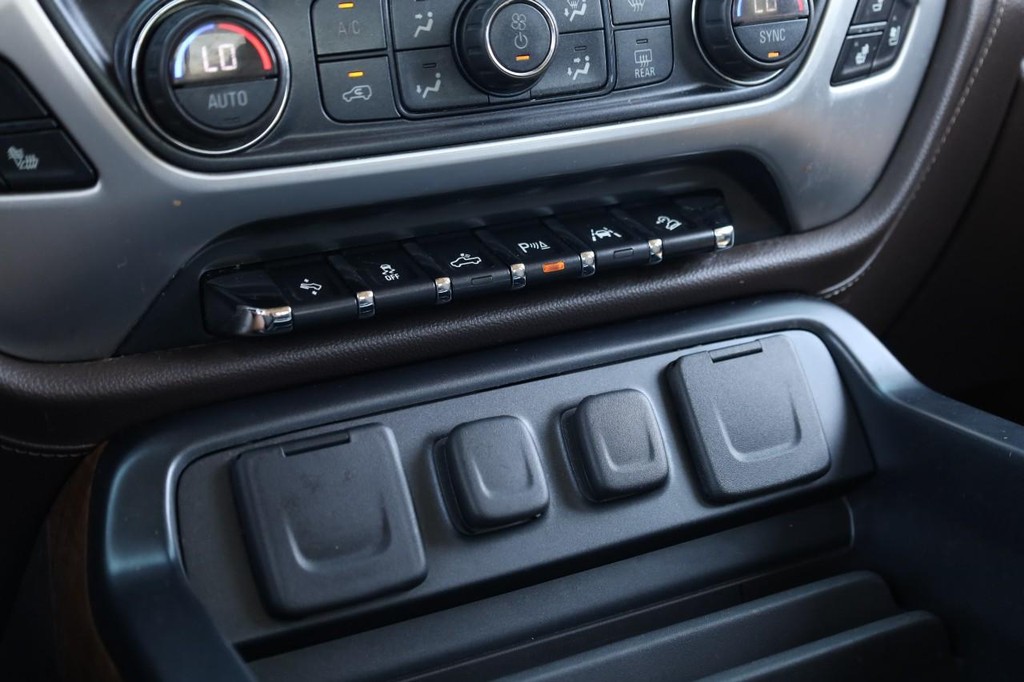 GMC Sierra 1500 Vehicle Full-screen Gallery Image 15