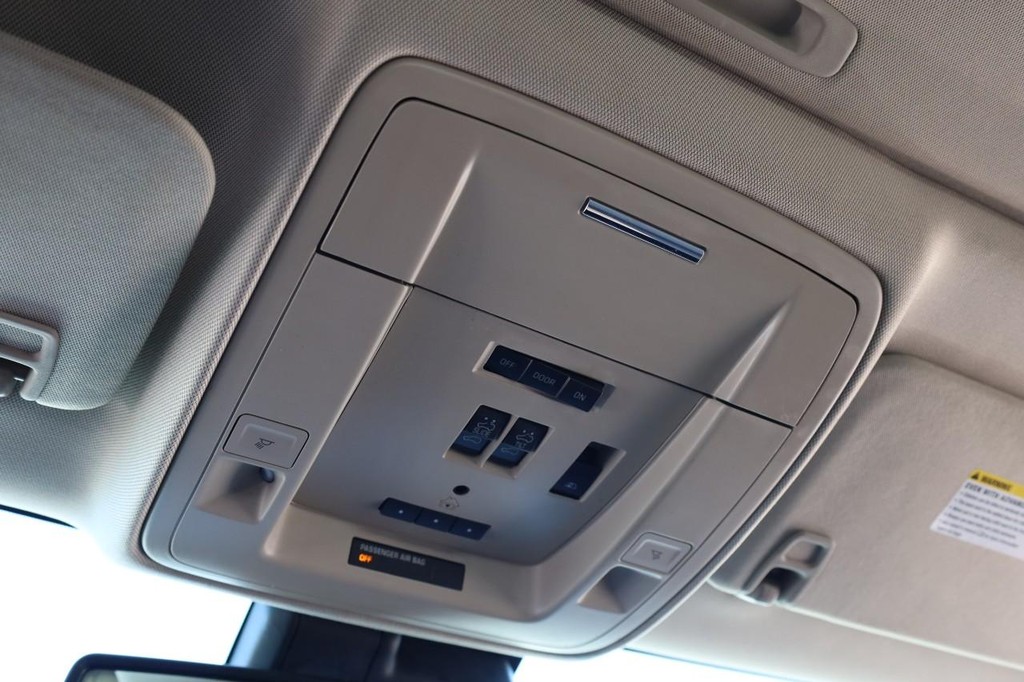 GMC Sierra 1500 Vehicle Full-screen Gallery Image 17