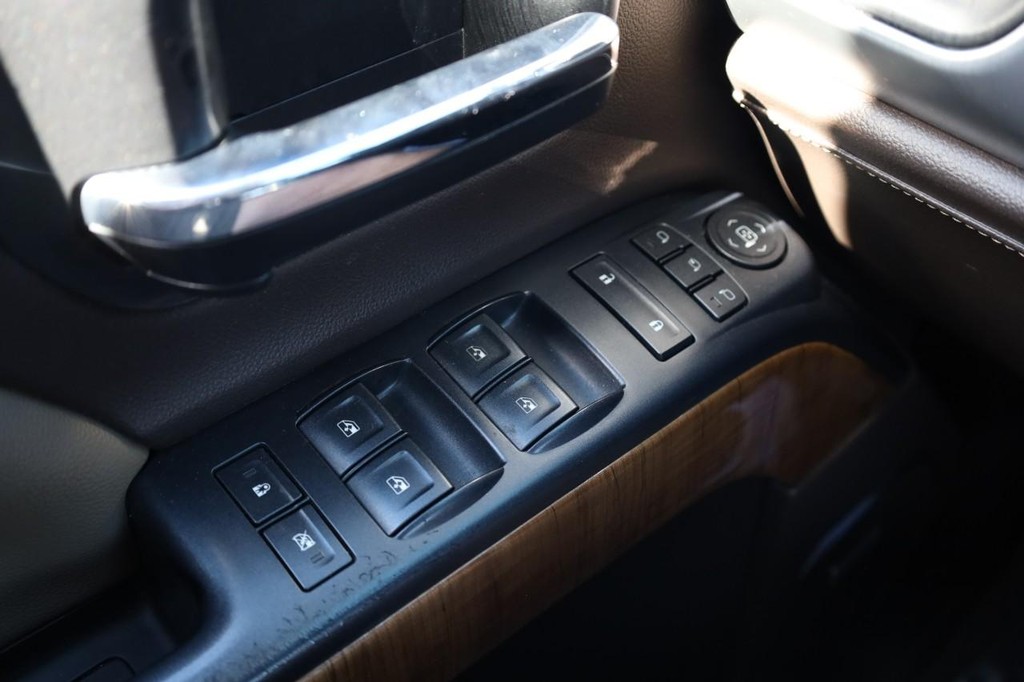 GMC Sierra 1500 Vehicle Full-screen Gallery Image 18