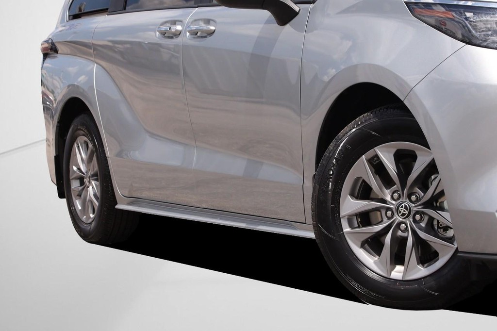 Toyota Sienna Vehicle Full-screen Gallery Image 3