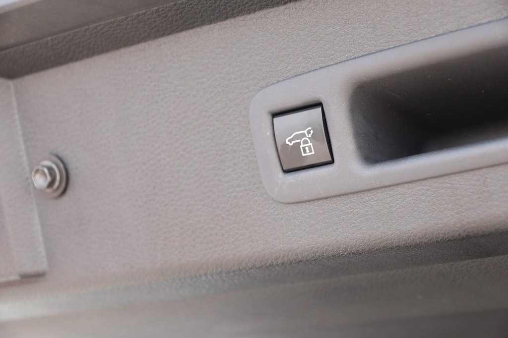 Toyota Sienna Vehicle Full-screen Gallery Image 8