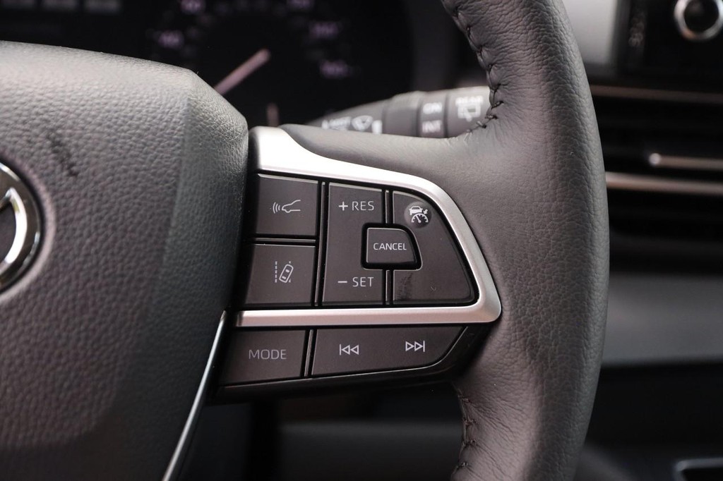 Toyota Sienna Vehicle Full-screen Gallery Image 15