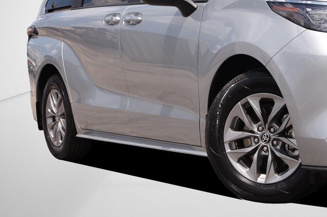 Toyota Sienna Vehicle Image 03