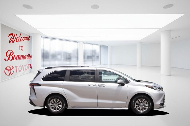 Toyota Sienna Vehicle Image 05