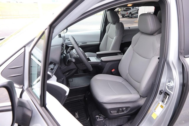 Toyota Sienna Vehicle Image 10