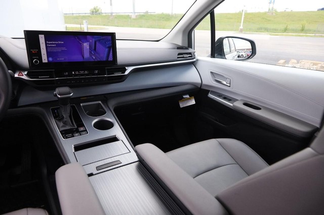 Toyota Sienna Vehicle Image 27