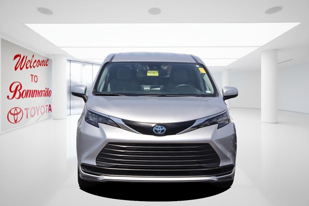 Toyota Sienna Vehicle Full-screen Gallery Image 4