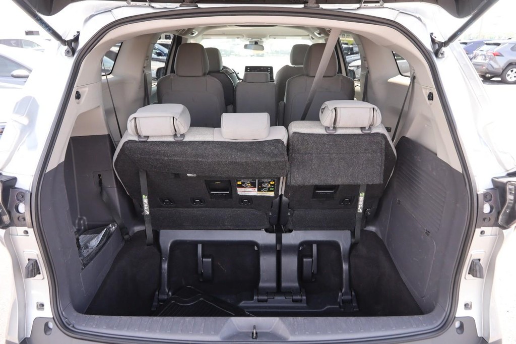 Toyota Sienna Vehicle Full-screen Gallery Image 7