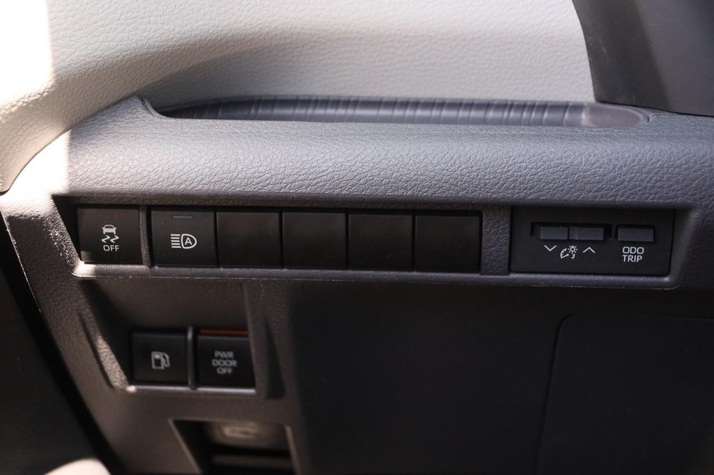Toyota Sienna Vehicle Full-screen Gallery Image 20