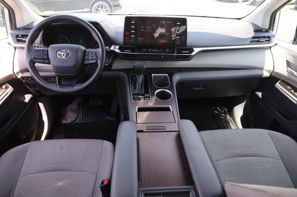 Toyota Sienna Vehicle Full-screen Gallery Image 21