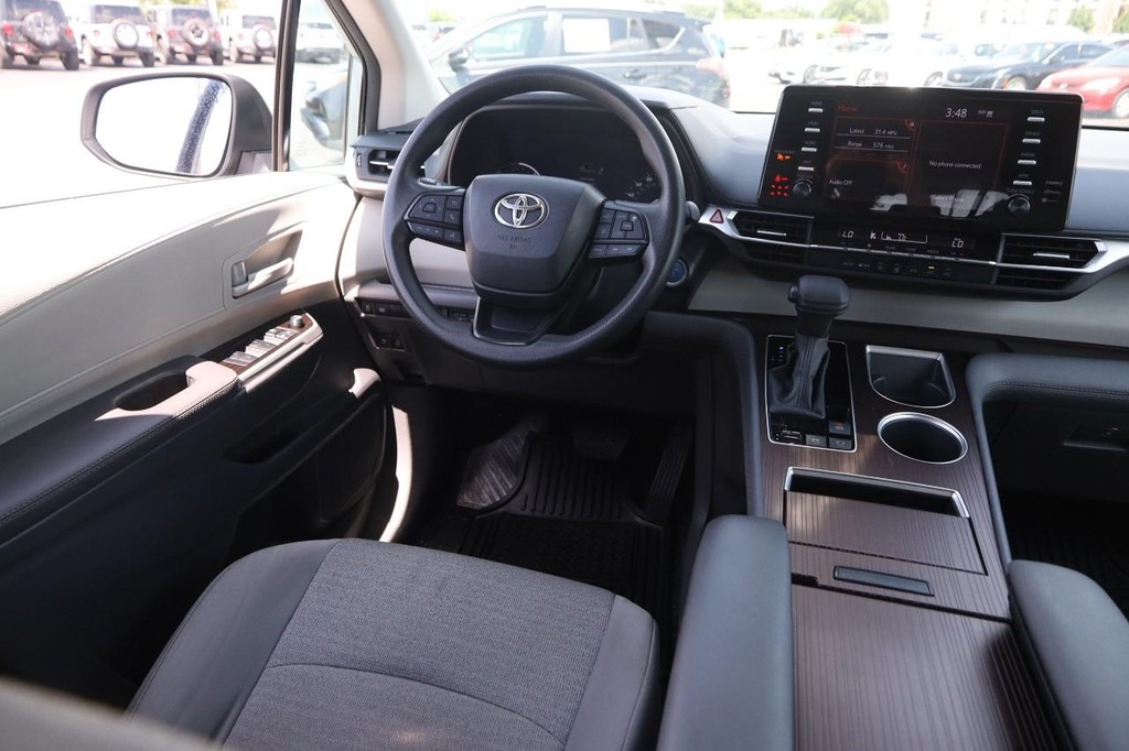 Toyota Sienna Vehicle Full-screen Gallery Image 22