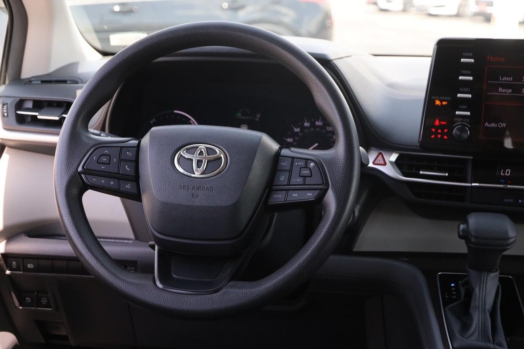 Toyota Sienna Vehicle Full-screen Gallery Image 23