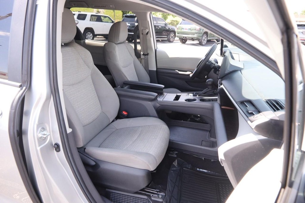 Toyota Sienna Vehicle Full-screen Gallery Image 26