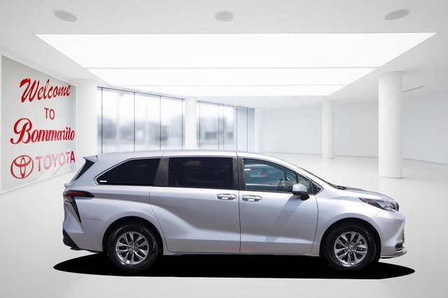 Toyota Sienna Vehicle Image 05