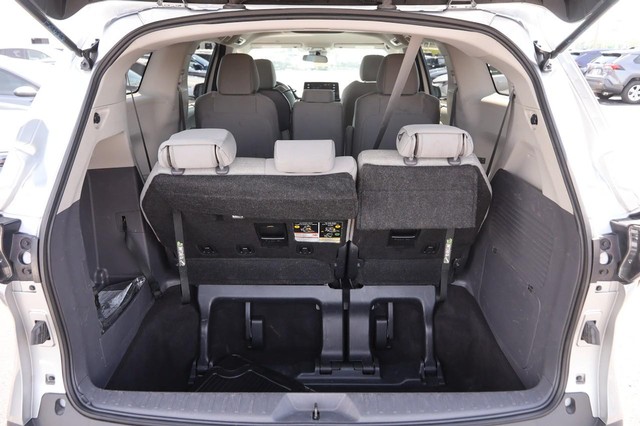 Toyota Sienna Vehicle Image 07