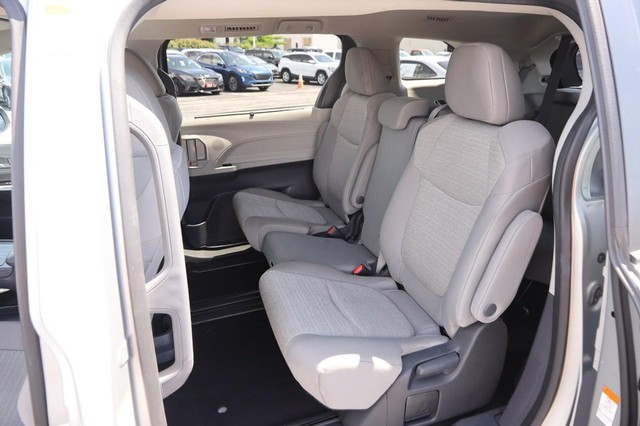 Toyota Sienna Vehicle Image 09