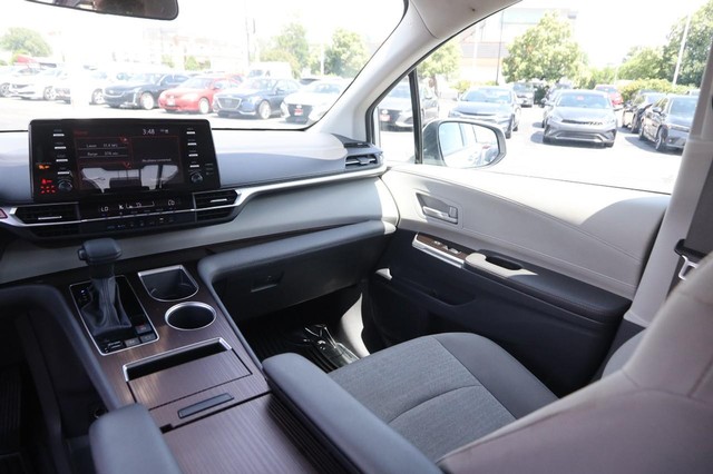 Toyota Sienna Vehicle Image 25