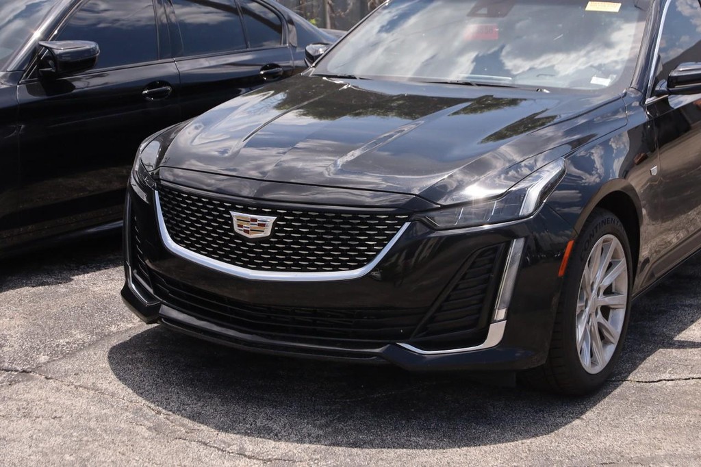 Cadillac CT5 Vehicle Full-screen Gallery Image 02
