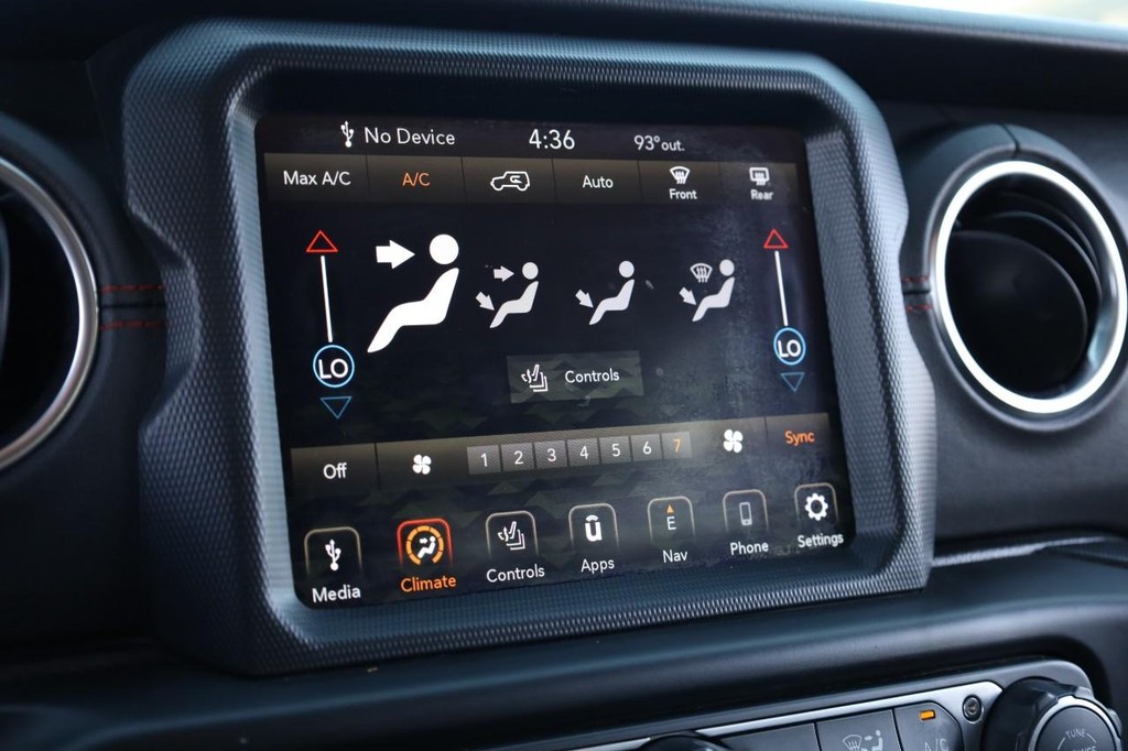 Jeep Wrangler Unlimited Vehicle Full-screen Gallery Image 11
